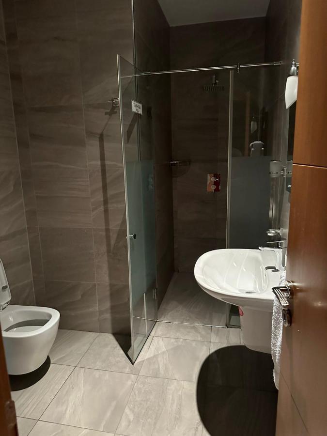 Hotel Gjuta Farke e Madhe Extérieur photo