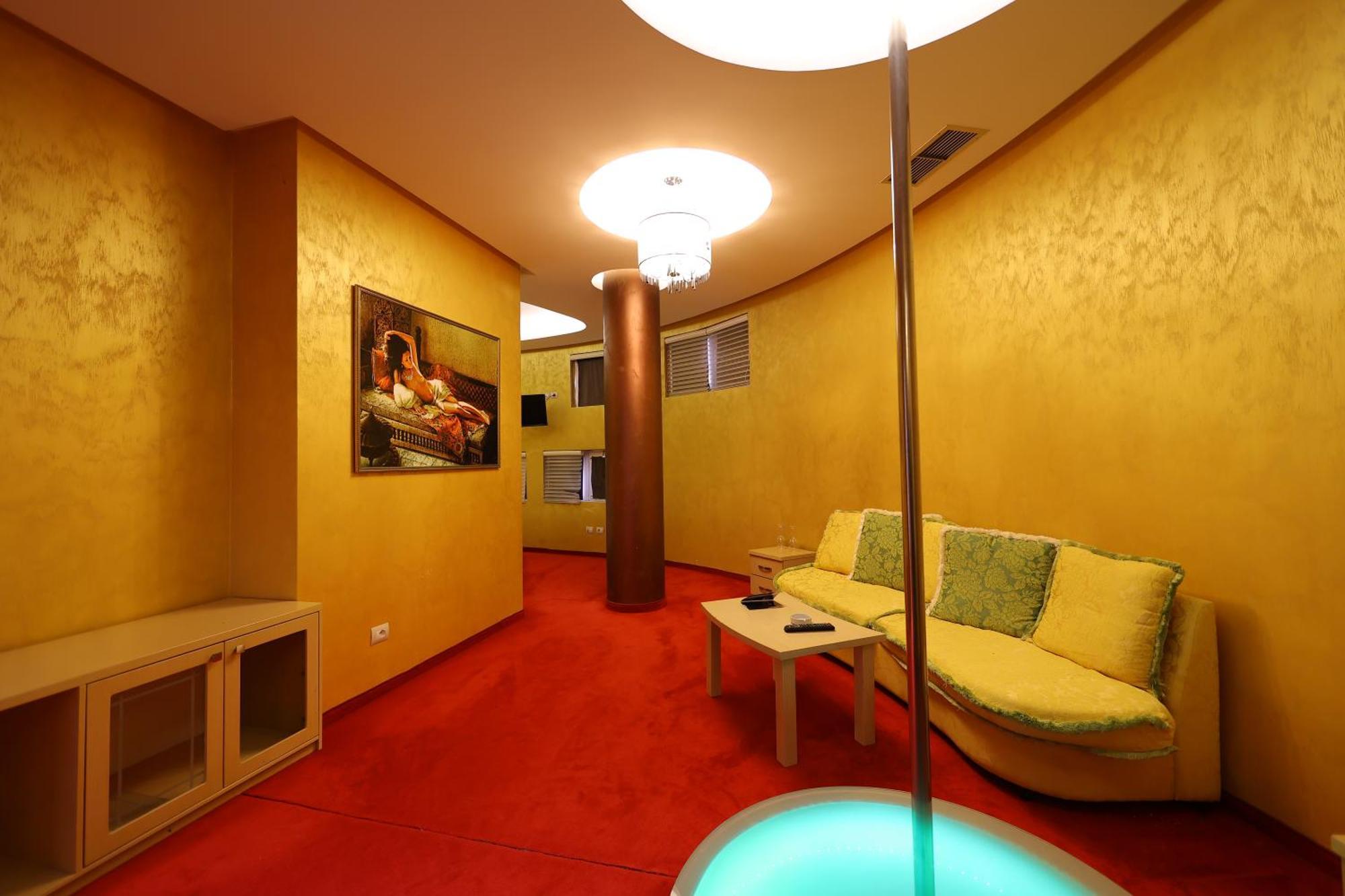 Hotel Gjuta Farke e Madhe Extérieur photo