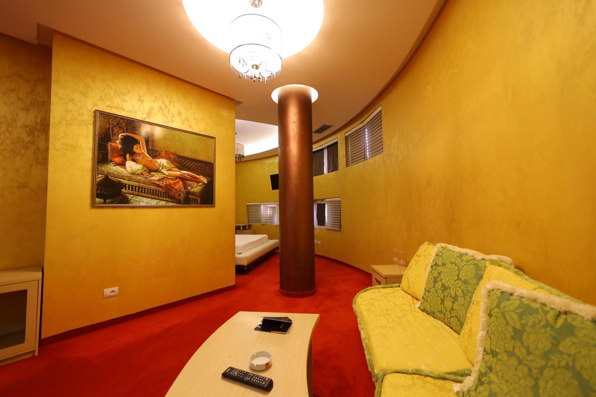 Hotel Gjuta Farke e Madhe Extérieur photo