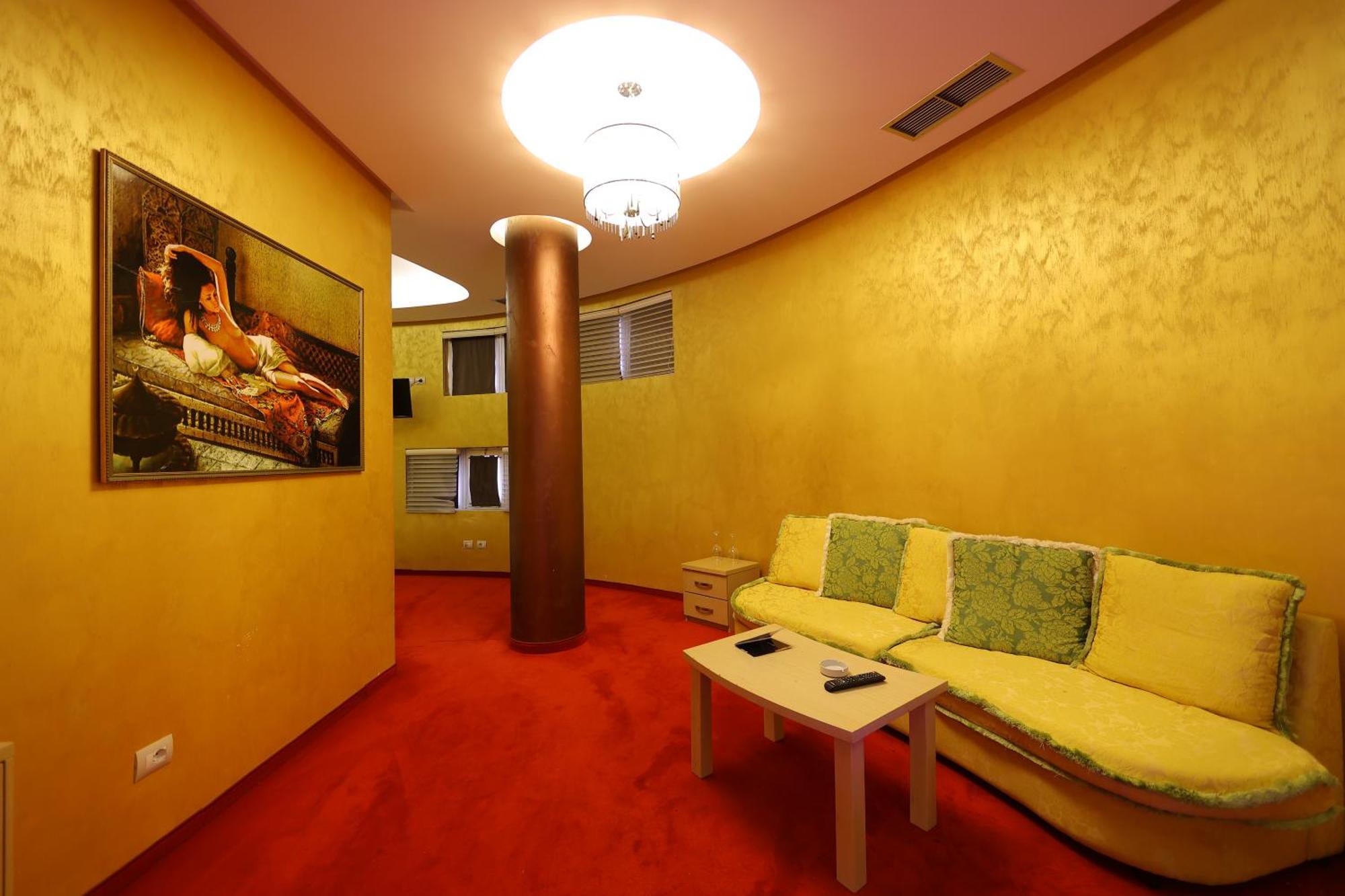Hotel Gjuta Farke e Madhe Extérieur photo