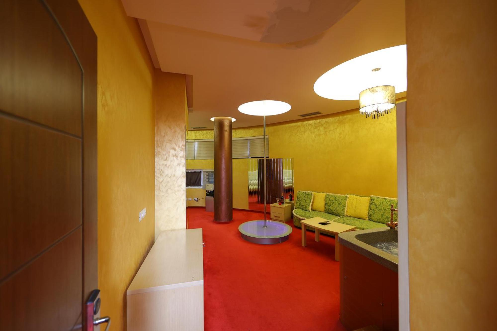 Hotel Gjuta Farke e Madhe Extérieur photo