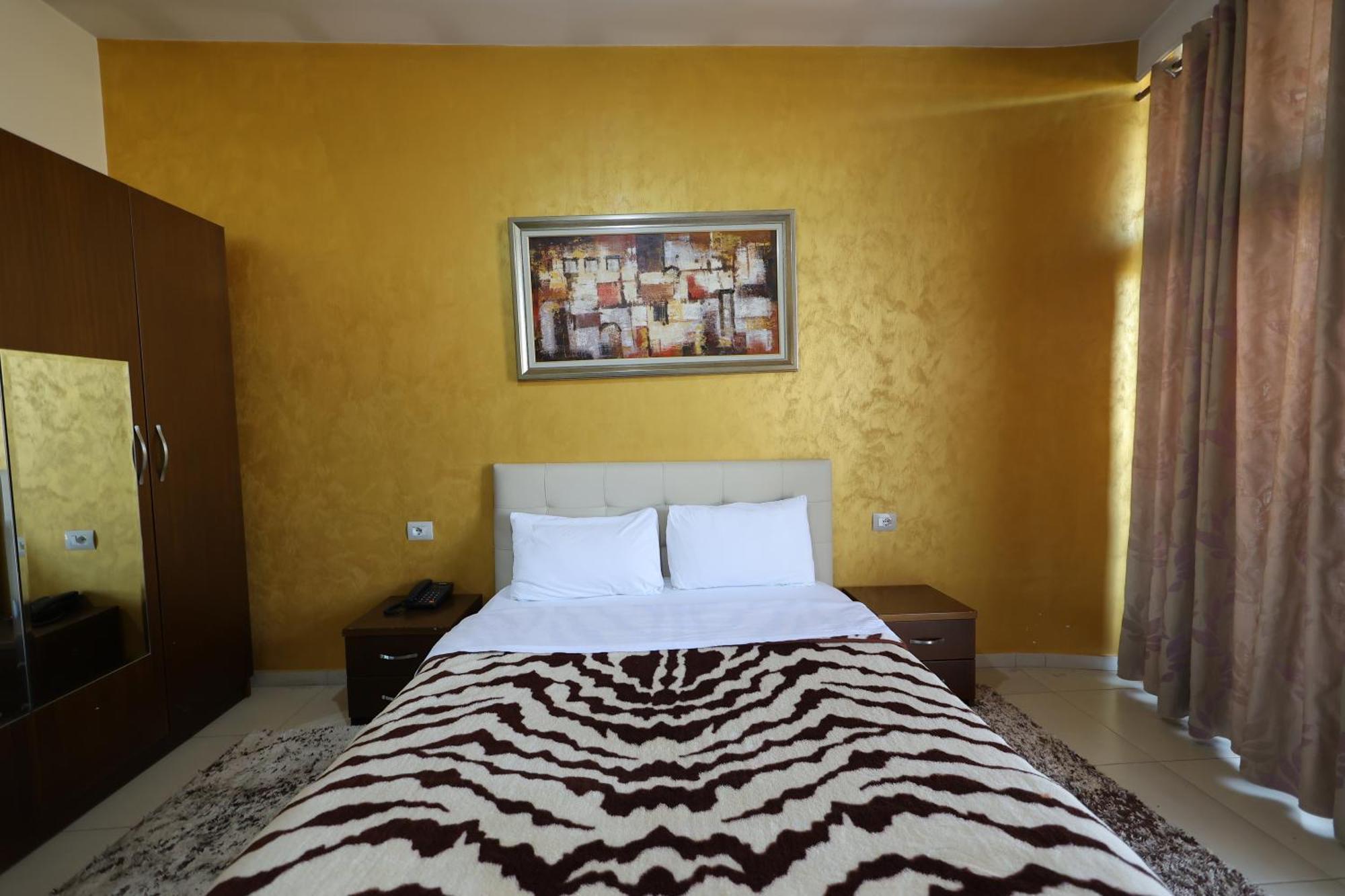 Hotel Gjuta Farke e Madhe Extérieur photo