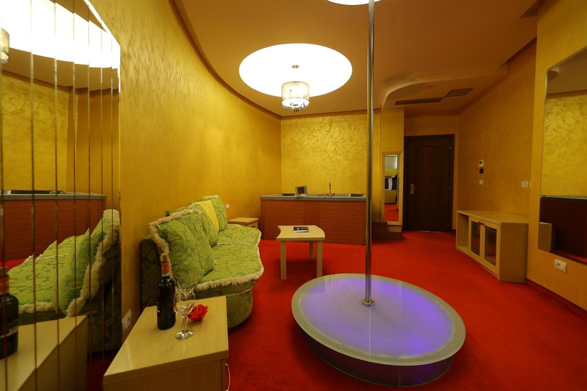 Hotel Gjuta Farke e Madhe Extérieur photo